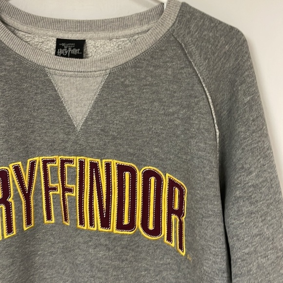 Wizarding World of Harry Potter Universal Studios Gryffindor Pullover, size M - Picture 7 of 8